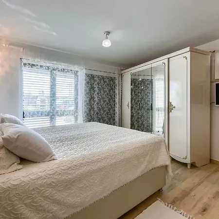 Studio Apartment *